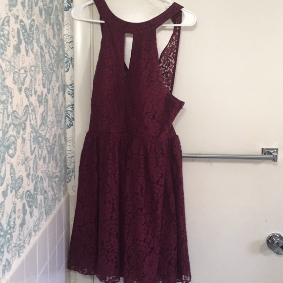 A formal dress - Picture 1 of 2